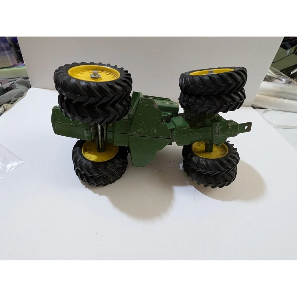 Vintage Ertl John Deere 7520 4WD Tractor 1/16 Duals 1 Hole Hood Green Toy